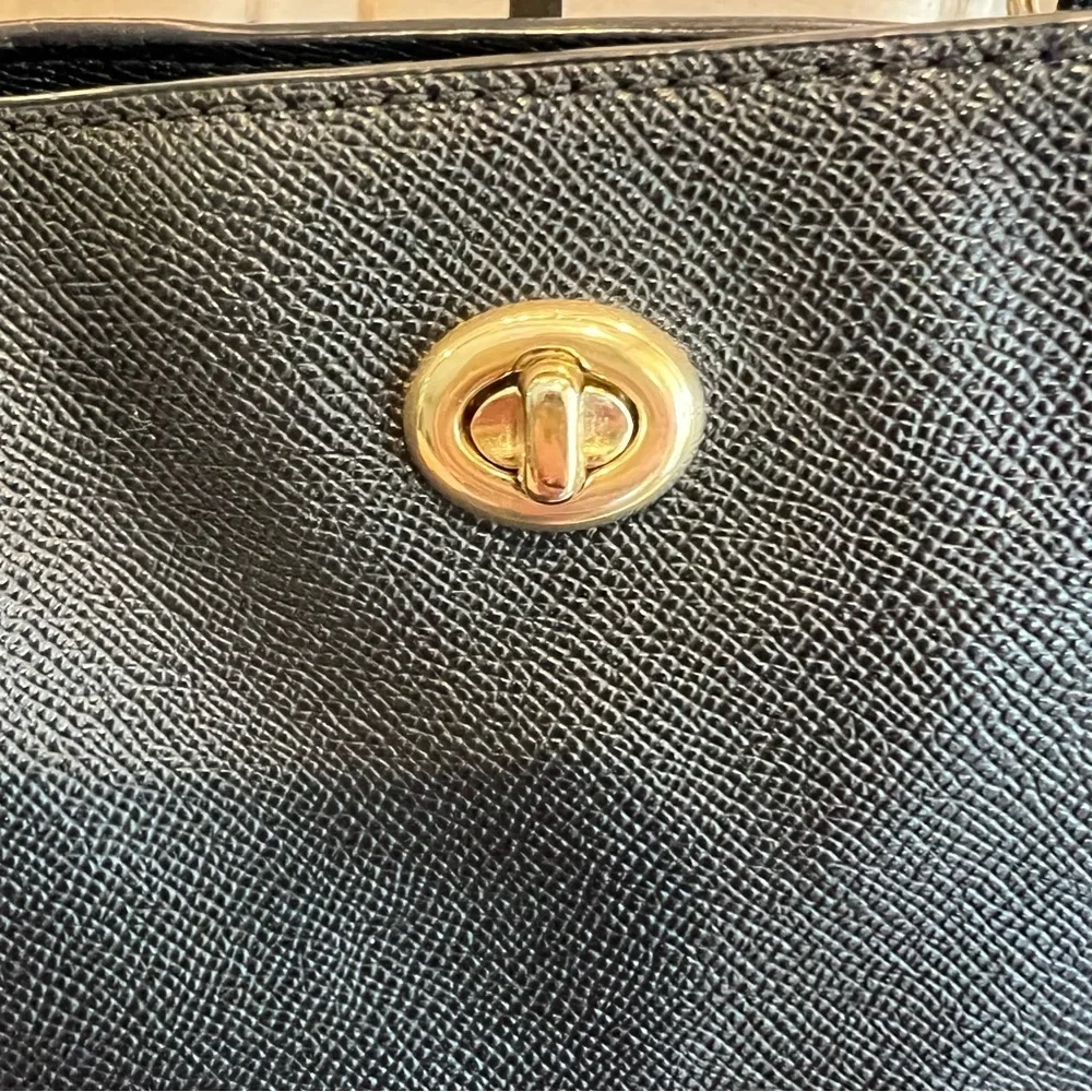 Coach Turnlock Tote (29086) Black EUC - Picture 4 of 12